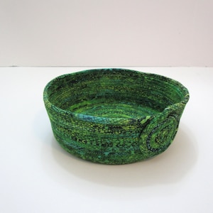 Handcrafted Green Batik Fabric Bowl: Coiled Rope Fiber Art (8 inch)