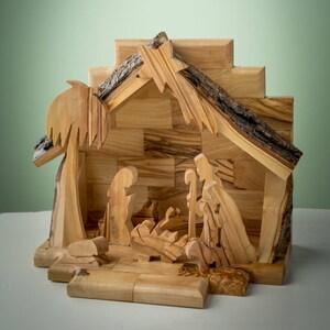 E22B/Nativity/Olive Wood/Hand carved/Christmas/Bethlehem/Holy land