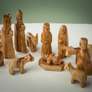NS02/Olive Wood Nativity set /carved nativity/ Holy Land/Children&#39;s Nativity set
