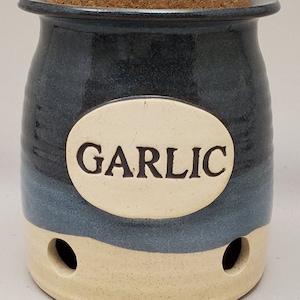 GARLIC HOLDER, Ceramic Garlic Keeper, Pottery Garlic Jar, Garlic Pot, Garlic Container, Kitchen Storage, Wheel Thrown Housewarming Gift