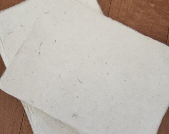 Papier cartonné naturel fait main avec bordures décoratives