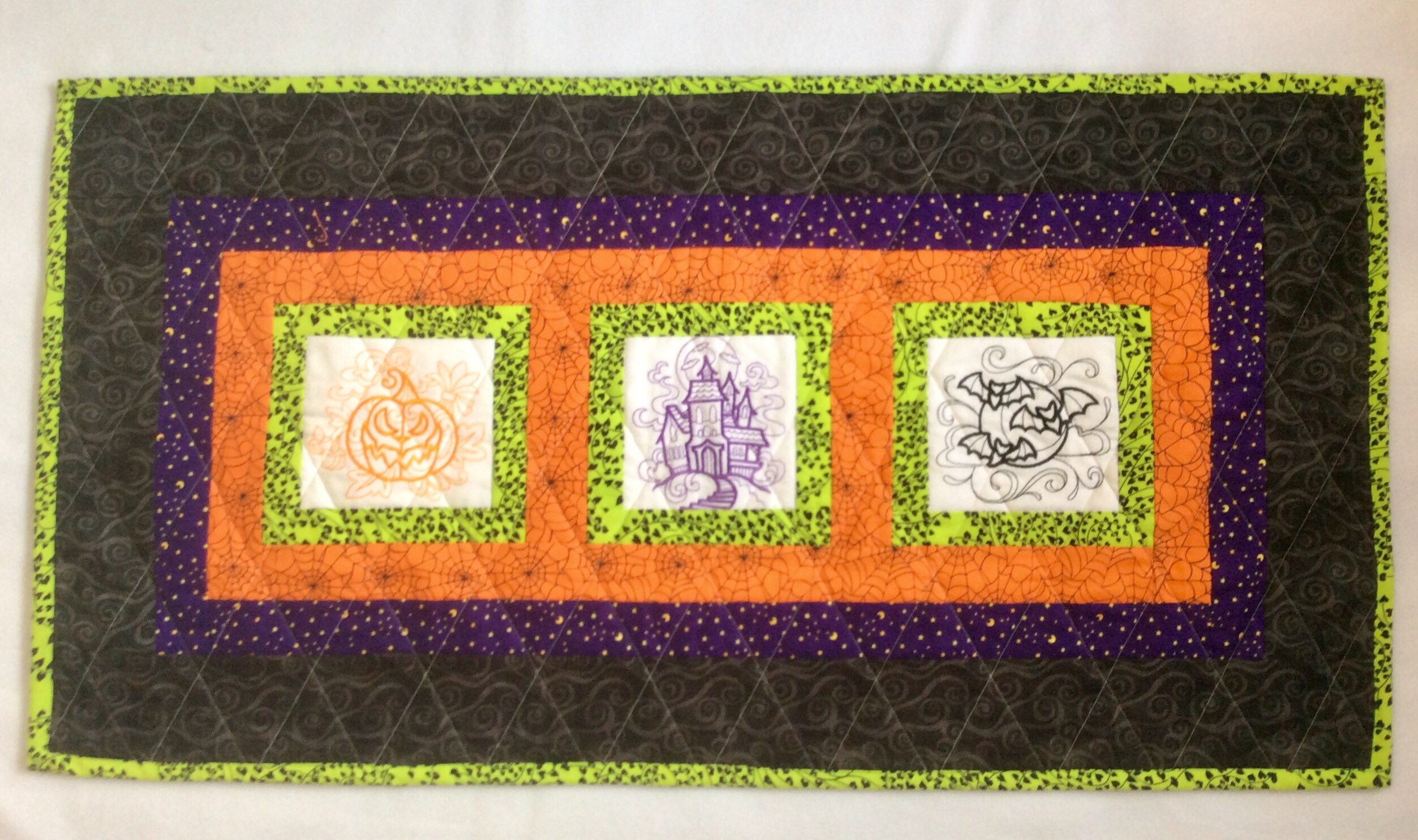 Halloween Table Topper, Halloween Table Runner, Quilted Table Topper ...