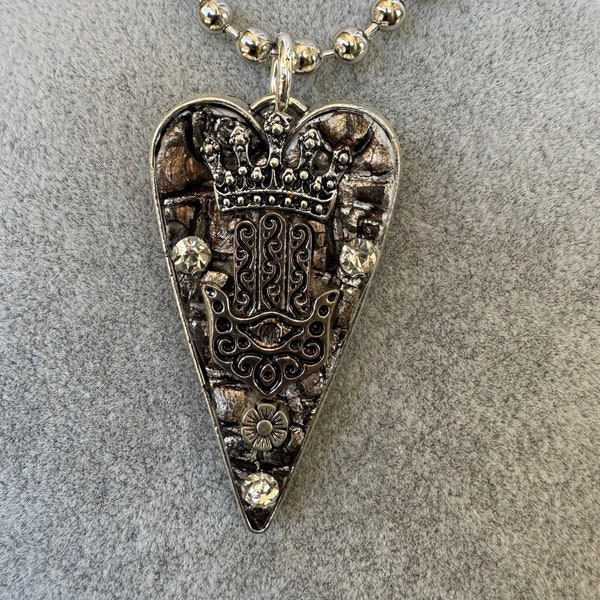 Embedded polymer heart pendant