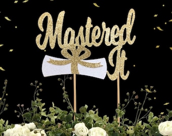 Mastered It Graduation Cake Topper: Glitzer-Gravur