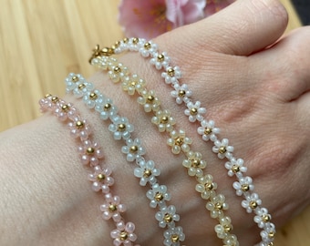 Daisy pastel bracelet, daisy bracelet, flower pearl bracelet, plain