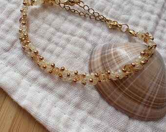 Daisy bracelet with butter yellow Miyuki beads and golden brown crystal beads - beaded bracelet