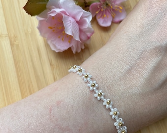 Pastel Daisy Bracelet - Solid white with golden Miyuki beads - Daisy Bracelet - Floral Beaded Bracelet