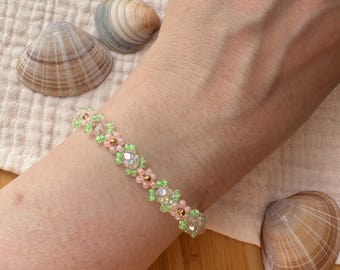 Daisy bracelet, pink and green Miyuki beads and transparent crystal beads - beaded bracelet