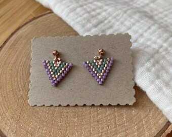 Filigree triangle earrings made of Miyuki Delica beads, purple green matt rose gold, silver/gold ear studs/hoops