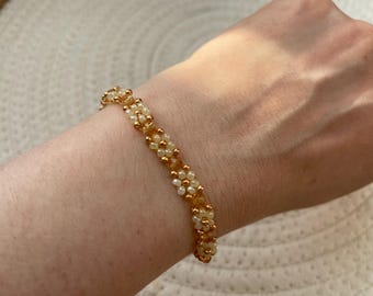 Daisy bracelet with crystal beads - pearl bracelet - bracelet