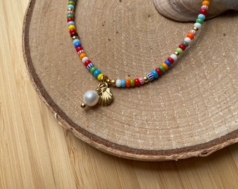 Bracelet made of Japanese Miyuki beads - colorful with freshwater pearl and shell - adjustable macramé clasp