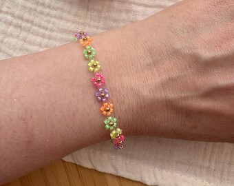 Daisy bracelet with daisies in neon colors - floral - beaded bracelet - bracelet