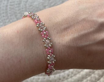 Daisy bracelet with pink Miyuki beads and transparent silver-colored crystal beads - beaded bracelet