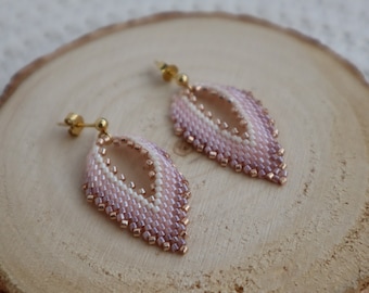 Elegant leaf earrings made of Miyuki Delica beads - pink beige - Russian Leaf Earrings - silver gold stud earrings | Hoop earrings