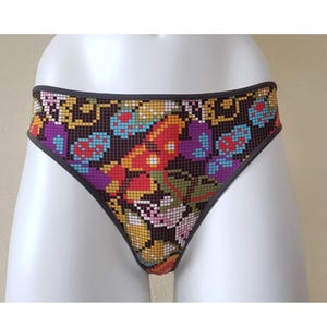 Tanga con estampado gráfico y espalda de tiras • Estampado de píxeles • Lencería llamativa Y2K • Marlies Dekkers • Talla L