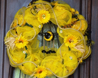 Bumble Bee Wreath, Bumble Bee Wind Chime Spring Wreath, Outdoor Wreath, Wind Chime Wreath