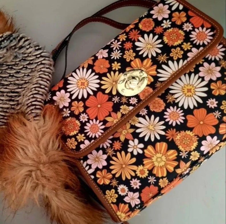 Retro 70s Hippies Daisy floral Canvas Satchel bag, Cute women boho crossed body purse, cute vegan leather strap hand bag, hippies boho gift image 2