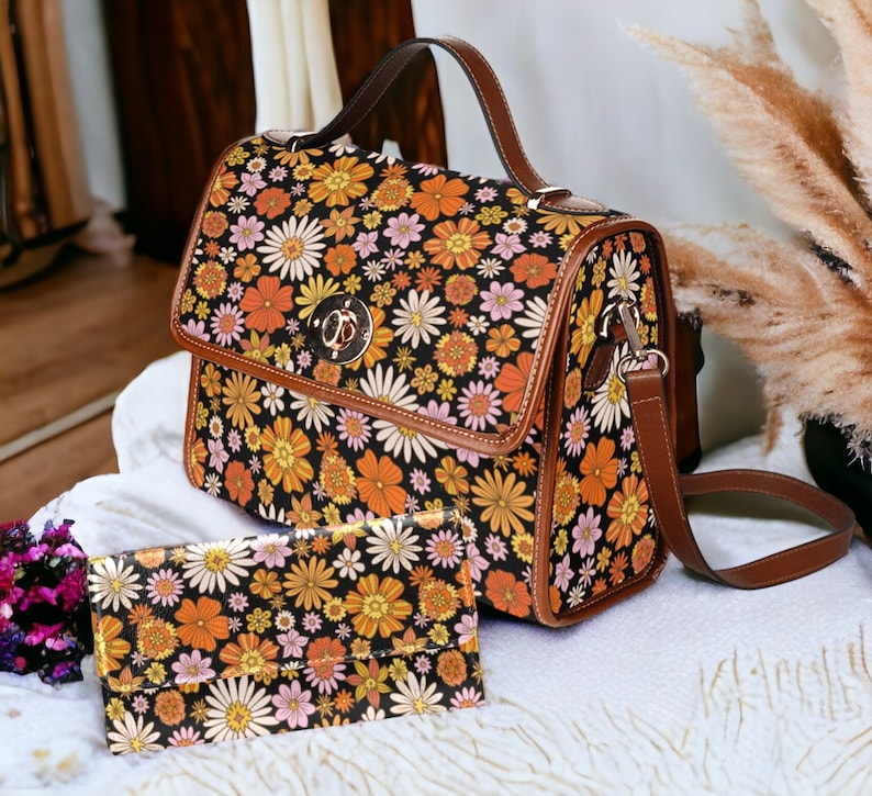 Retro 70s Hippies Daisy floral Canvas Satchel bag, Cute women boho crossed body purse, cute vegan leather strap hand bag, hippies boho gift Bag + wallet set