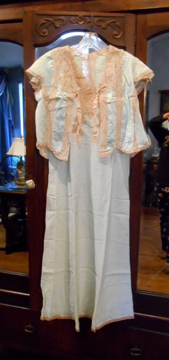 1940s Peignoir Set Romantic and Sexy Satin and Lac