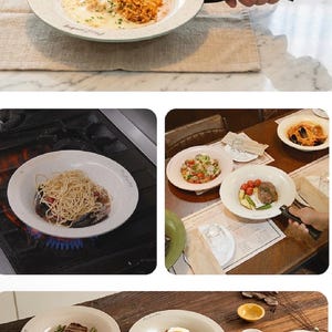 Puede incluir: Una colecci&oacute;n de platos y cuencos de cer&aacute;mica beige, algunos con comida, incluyendo pasta, bistec y ensalada. Algunos platos tienen un asa negra desmontable. Tambi&eacute;n hay un calentador de velas, lo que sugiere un tema de comedor o servicio.