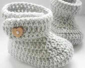 Wool baby slippers made with handmade crochet, unisex slippers and adjustable at the ankle, birth 3 months 6 months