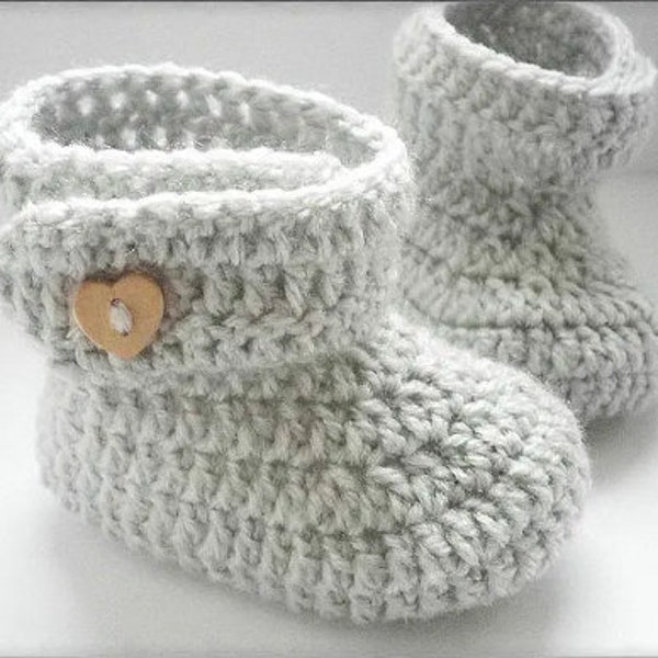 Chaussons pour bébé en laine réalisés au crochet fait à la main, chaussons unisexe et réglables à la cheville, naissance 3 mois 6 mois