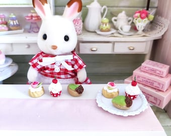 Lot de 3 petites pâtisseries. Miniature au 1/12eme dollhouse ou sylvanians