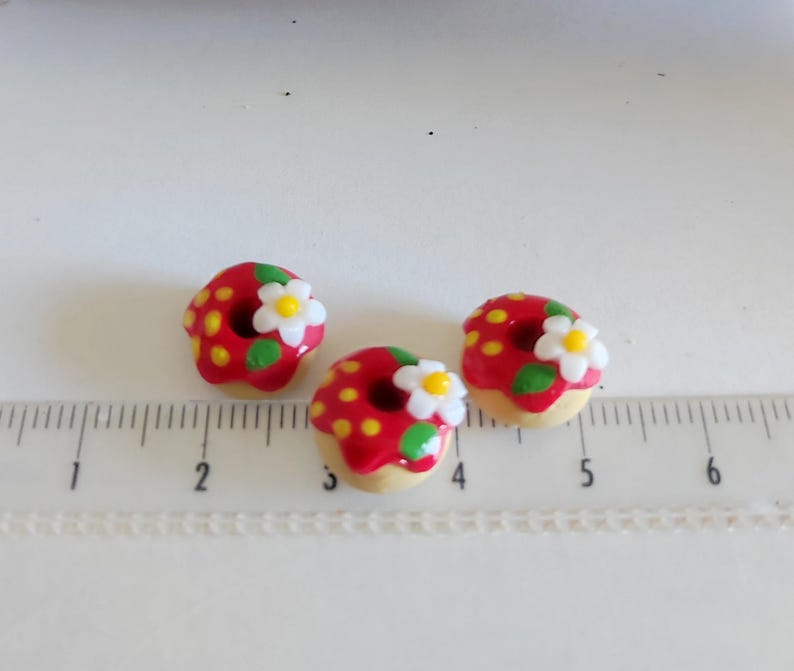 Dollhouse Miniatures set of 2 cute little strawberry donut cakes made of polymer clay, for Sylvanian Families dolls or Maileg mice image 2