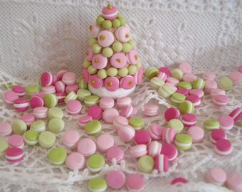 1 Lot de 50 petits macarons réalisés en fimo avec 5 parfums