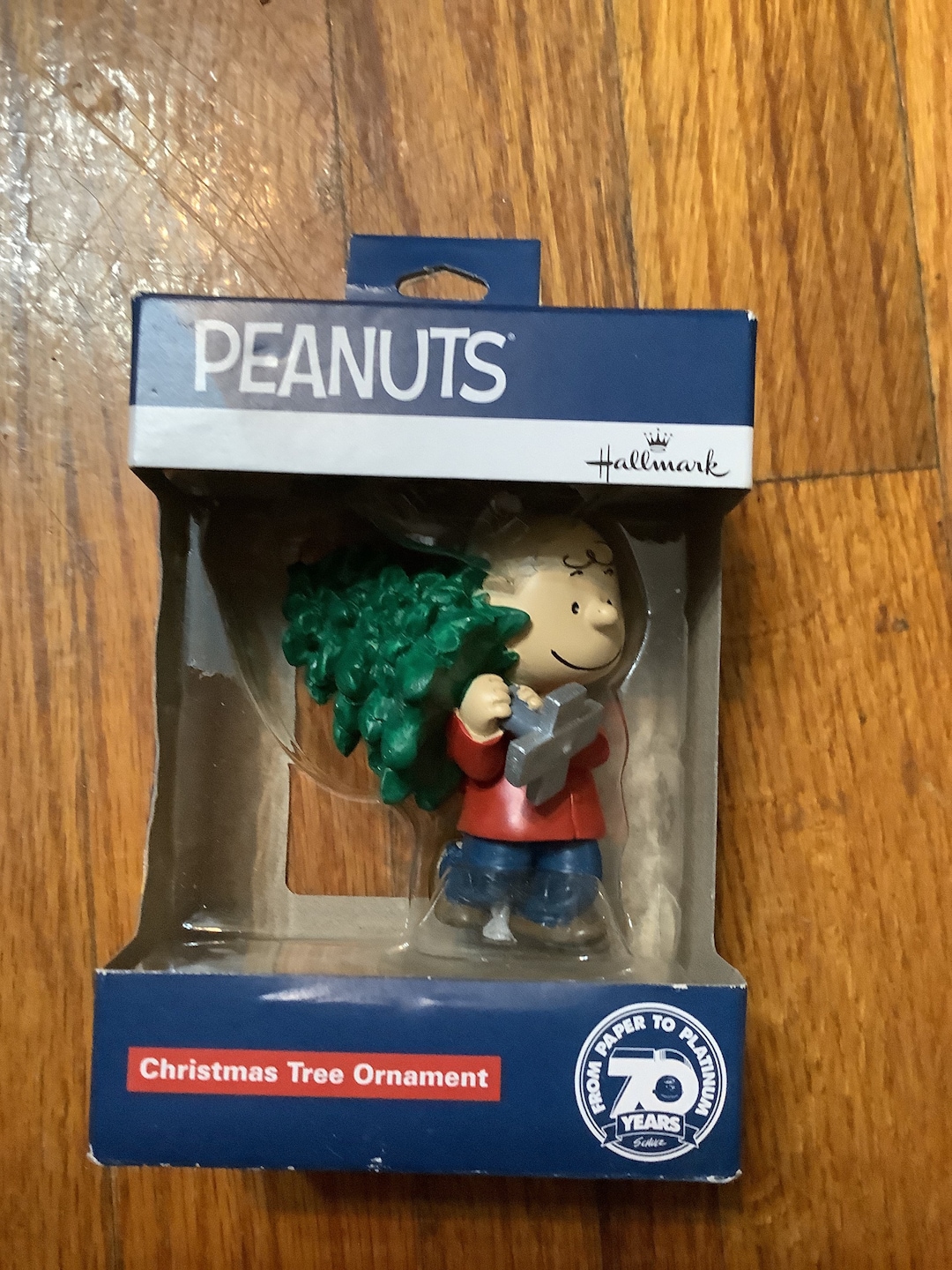 Hallmark Peanuts Linus Holding Christmas Tree Ornament/charlie Brown