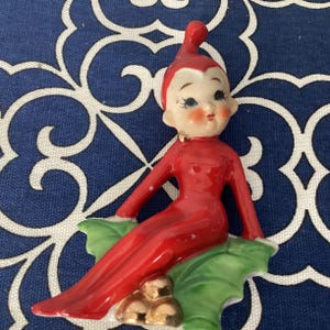 Vintage Pixie Elf Christmas Ceramic Figurine Sitting On Holly Japan/christmas elf pixie