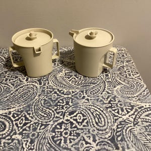 Tazas de café apilables Tupperware estilo vintage, juego de 4 piezas en color cosecha