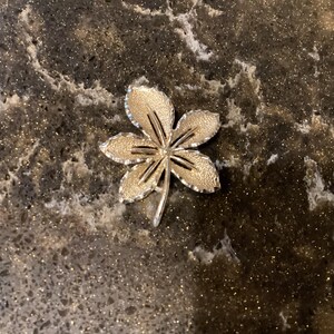 Sarah Coventry Vintage Gold Tone Leaf Brooch Unused/Leaf Brooch Pin