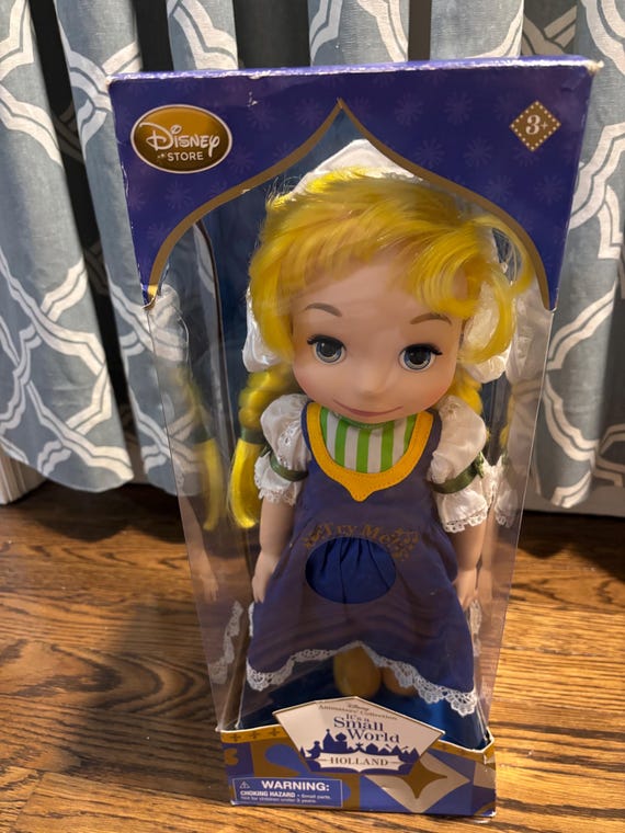Disney Animators Collection It's A Small World HOLLAND Singing