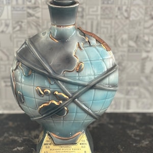 Vintage 1964-65 New York World‘S Fair Jim Beam Gilbey’s Whiskey Scotch Decanter