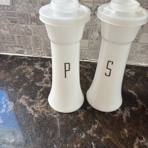 2 Pezzi Set Di Agatore Di Sale E Pepe Con Coperchio E