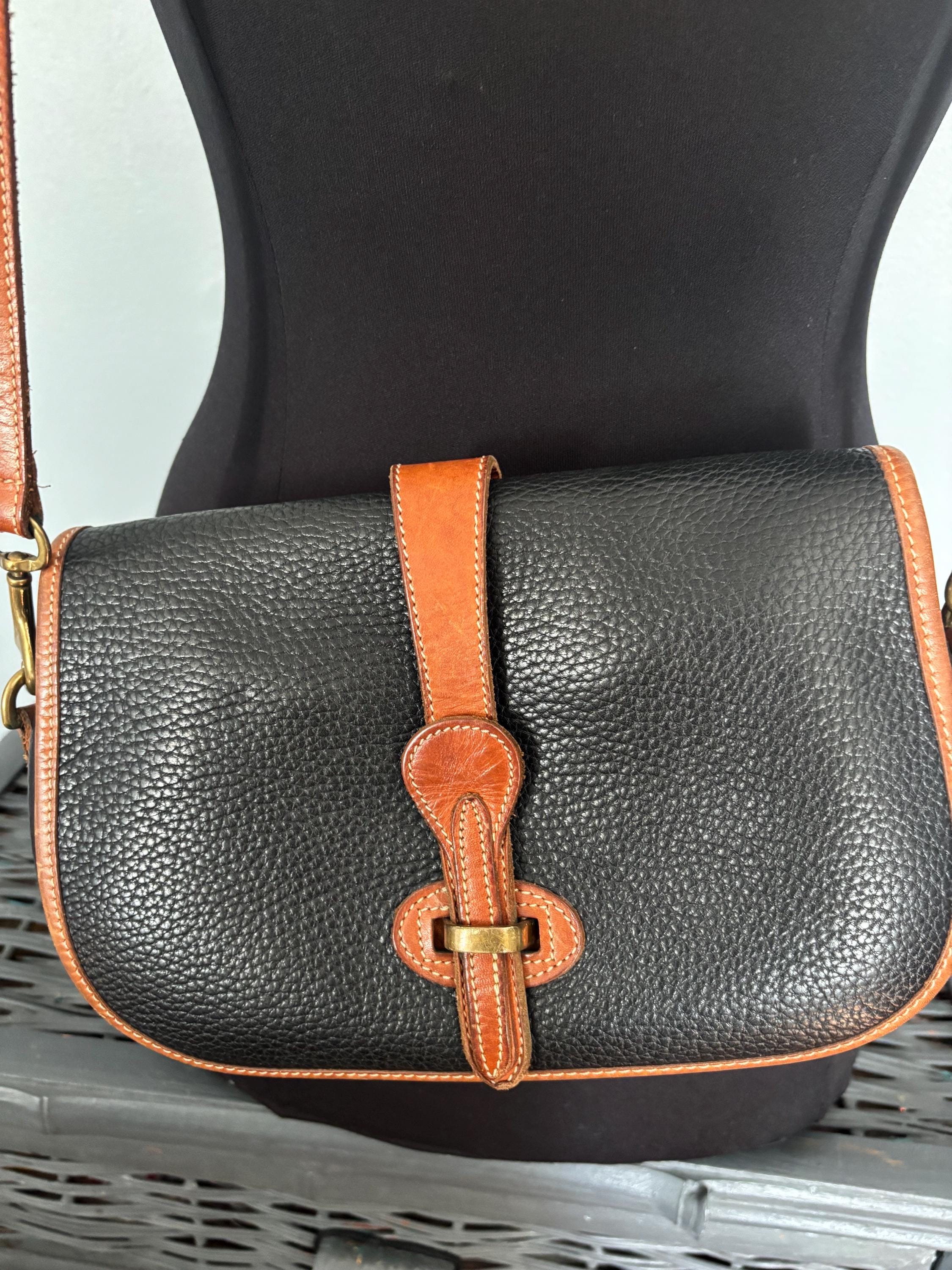 ⭐️未使用⭐️Dooney&Bourke レザーケース/イエロー/ヴィンテージ Vintage Dooney and Bourke All Weather Leather - Etsy