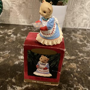 1993 Hallmark Keepsake Ornament Mama Bearinger 2nd in Series Christmas Ornament handcrafted/hallmark ornaments