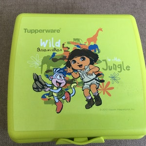 vintage new dora the explorer tupperware hinged sandwich container 37520/tupperware children/disney tupperware
