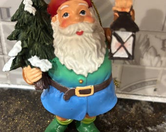 ヴィンテージの緑の妖精エルフのフィギュア 1950年代の磁器の手描きの