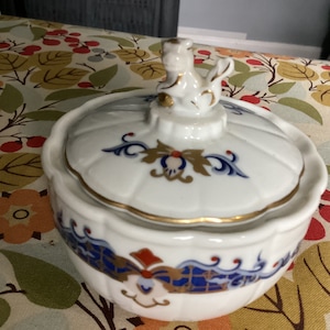 Elizabeth Arden By Chinoiserie 1986 Trinket Box candle/Cat on top/elizabeth arden
