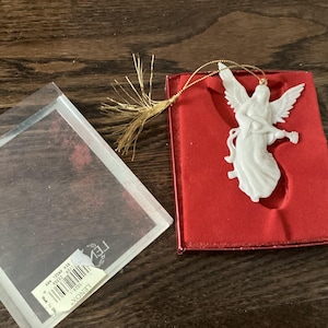 vintage lenox rennaissance angel playing mandolin porcelain ornament usa/lenox christmas