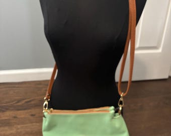 VALENTINA Sac à main bandoulière en cuir souple vert menthe à plusieurs entrées Italie Nouveau