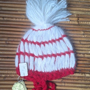 Vintage 70&#39;s handknitted winter hat - New old stock - Size 1 year