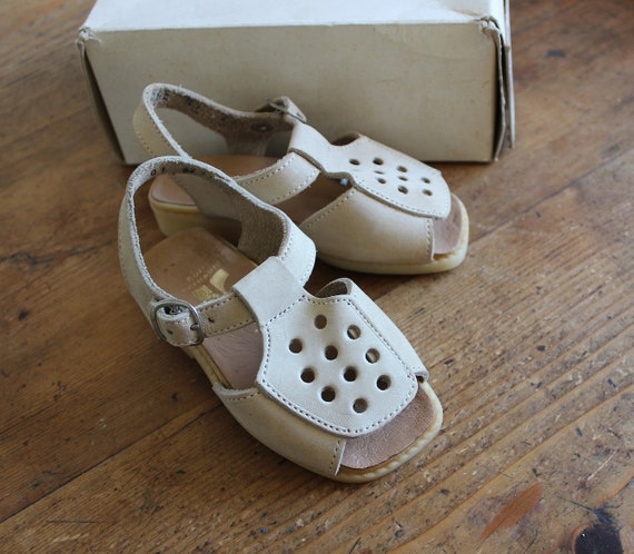 French vintage 50/60's beige suede sandals - NOS -