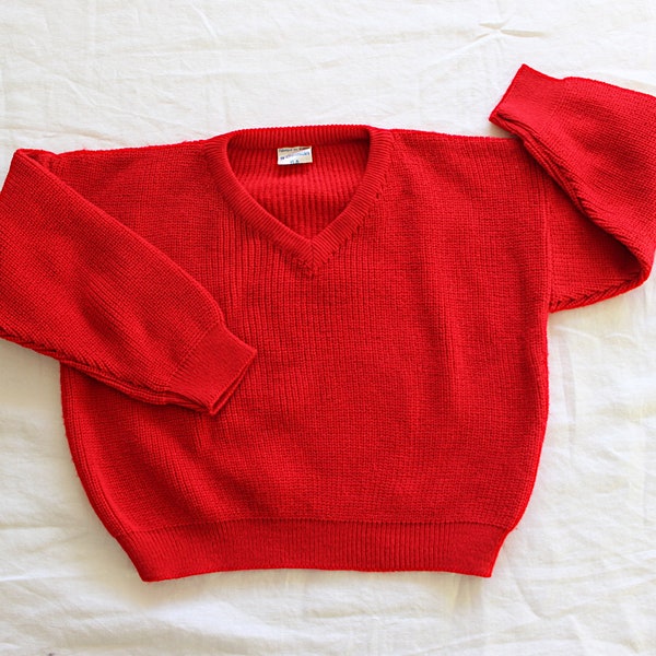 Pull col V rouge des années 70 - Stock ancien neuf - Taille 6 ans