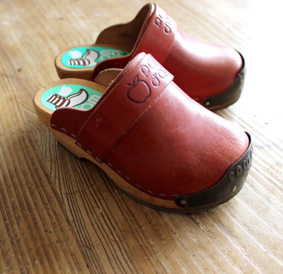 Zapatos Zapatos para niña Zuecos y chinelas Zuecos de piel Pom d'Api de los años 70 Talla EU 25 Nuevo stock 