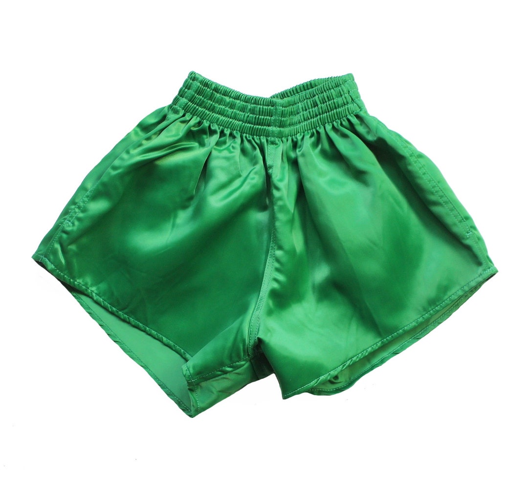 Short vert pomme satiné des années 70 - Stock ancien neuf - Taille 8 ans - France