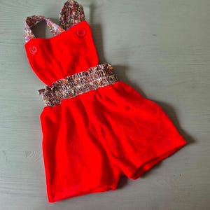French vintage 1970&#39;s terrycloth short overalls with floral details - Size 6 months