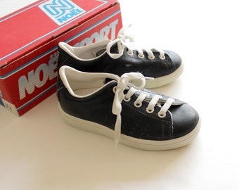 French vintage 70/80's navy blue leather sneakers - New old stock - Size 29 ( EU ) / 12 ( US )